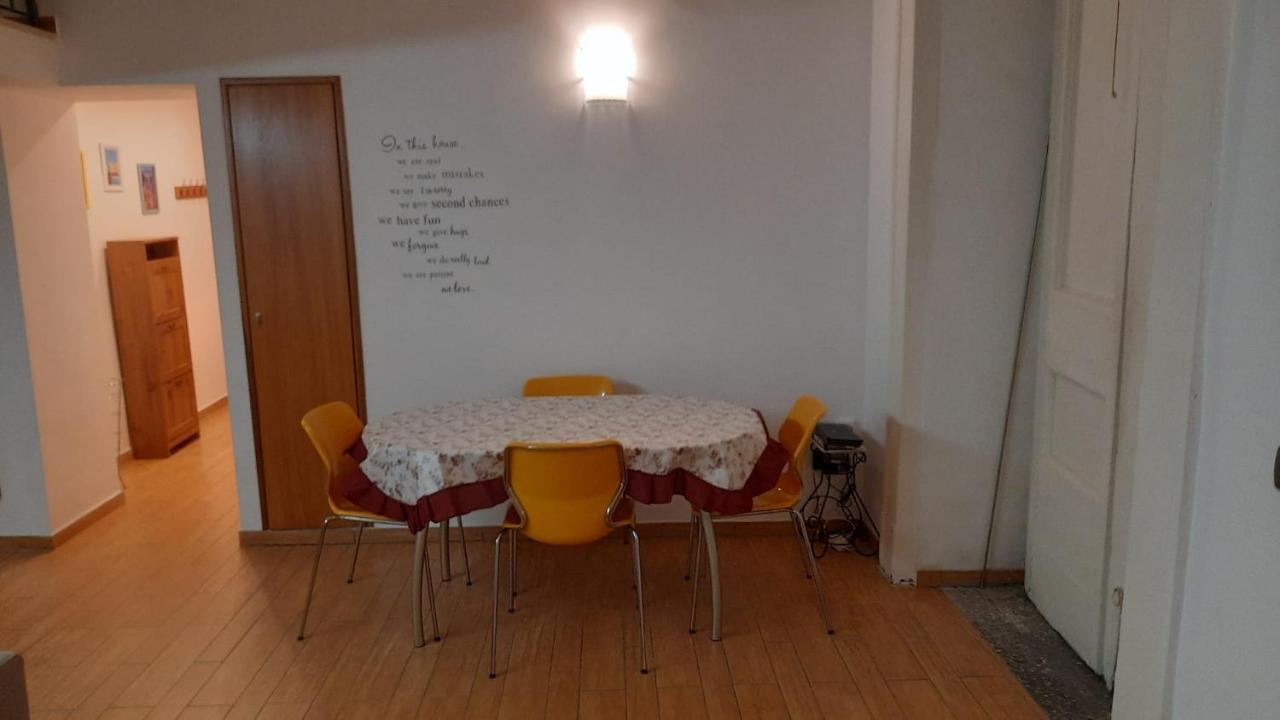 White Home Quartieri Spagnoli Naples Luaran gambar