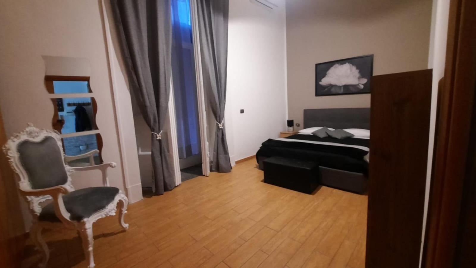 White Home Quartieri Spagnoli Naples Luaran gambar