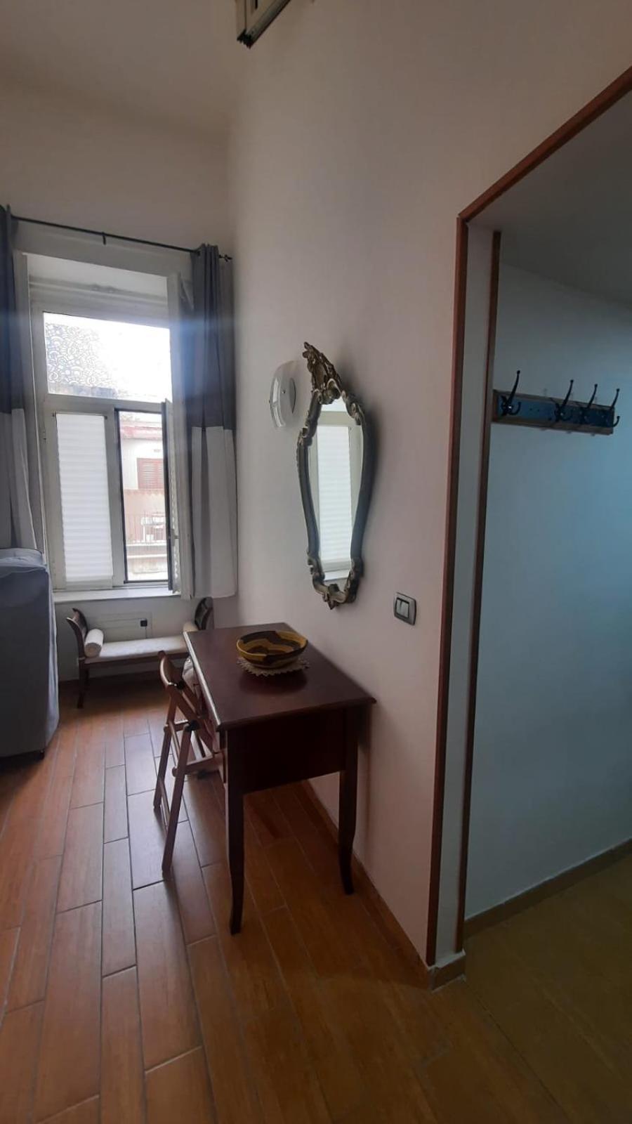White Home Quartieri Spagnoli Naples Luaran gambar